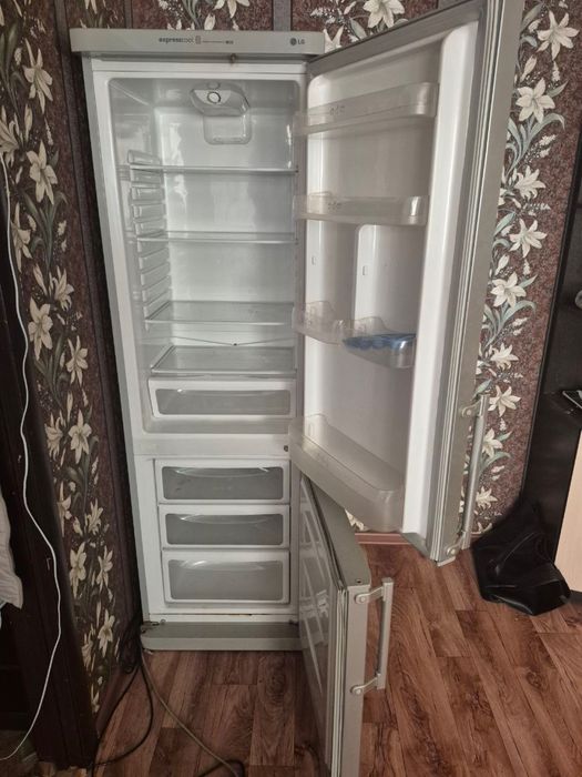 Отдам даром холодильник LG