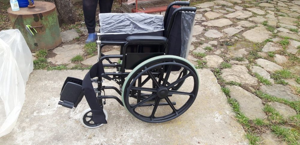 Scaun cu rotile pentru persoane cu handicap