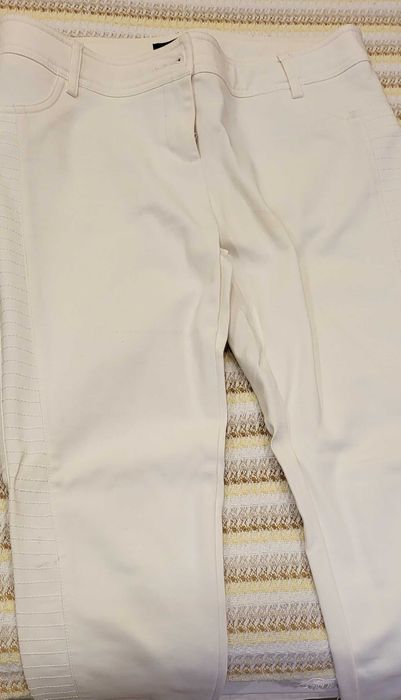 Бял панталон по крака