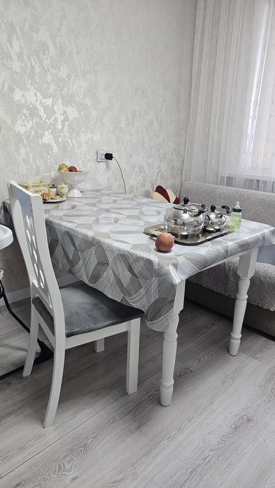 Стол со стульями