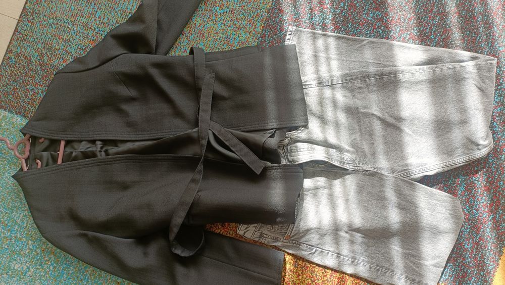 Дамско спортно елегантно сако и straight дънки с висока талия  40/M