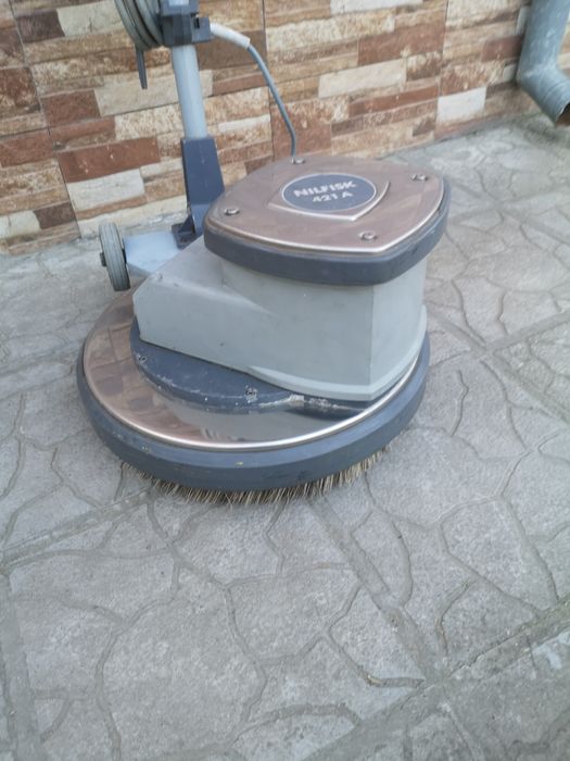 Nilfisk 421 A Машина за Пране на Килими Полиране  Почистване Шлайфане