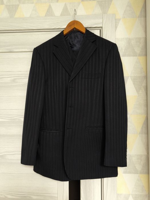 Продам мужские костюмы