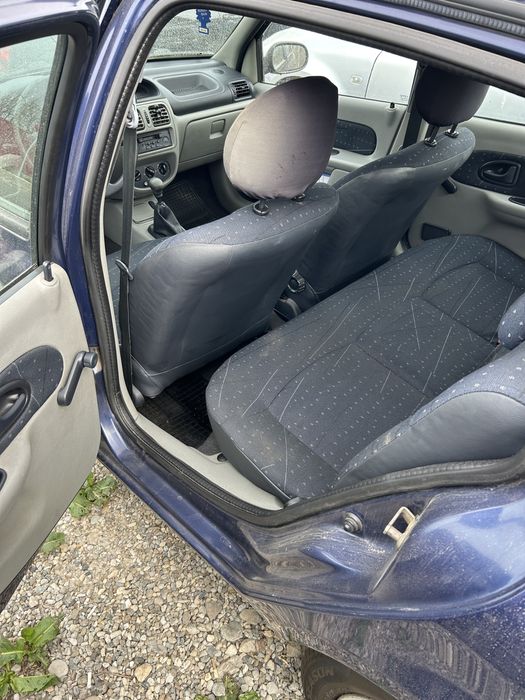 Renault Clio (Berlina) 1.4 Benzina 75 cp - Aer Conditionat