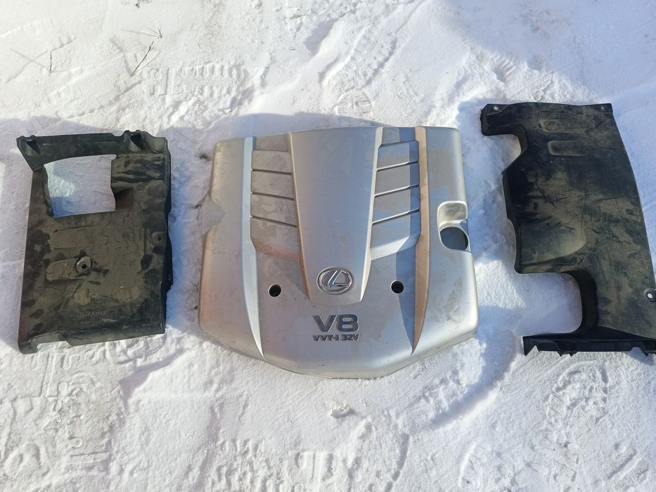 Крышка на двигатель в сборе в идеальном состоянии на Лексус