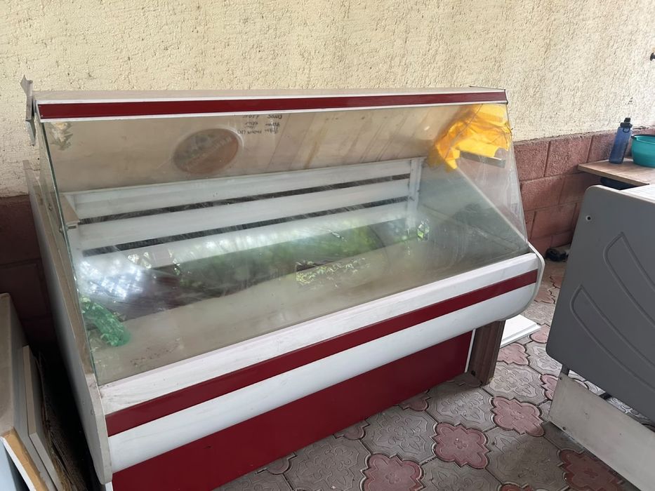 Холодильник для магазинов и бутиков