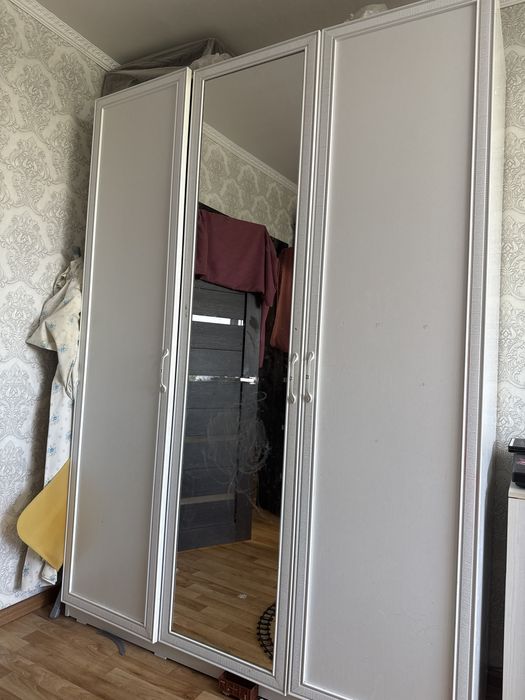 Продам шкаф для одежды белый
