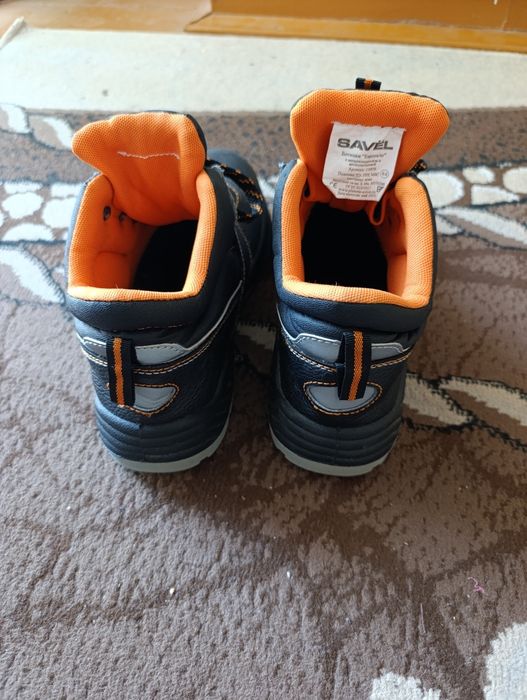 Оёк кийим сотилади