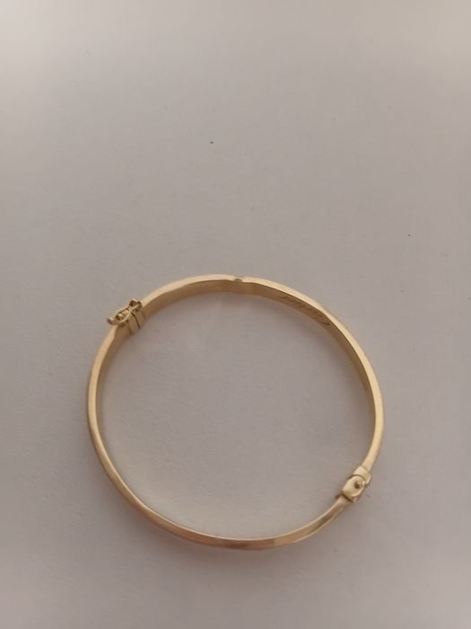 Алтын браслет сатылады