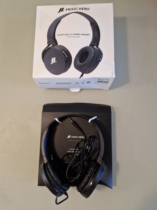 Слушалки чисто нови в кутия бели и черни