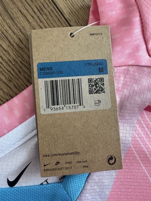 Tricou nike barcelona editie limitata marimea M de la adulti