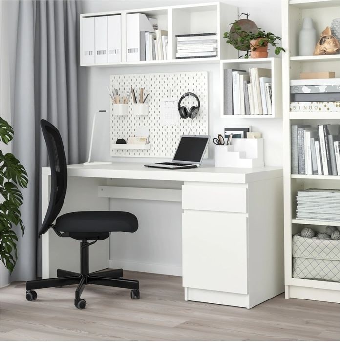 Продам Стол письменный белый б/у