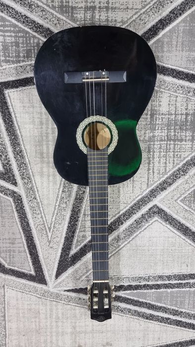 Qora klassik gitara sotiladi (Farg'ona)