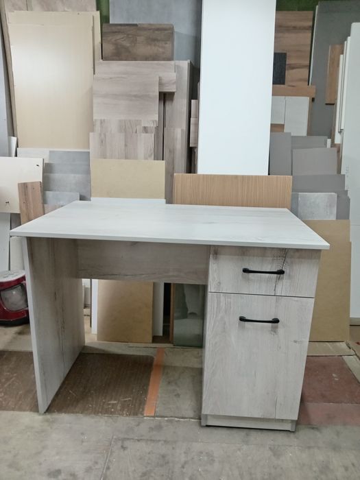 Продам письменный стол