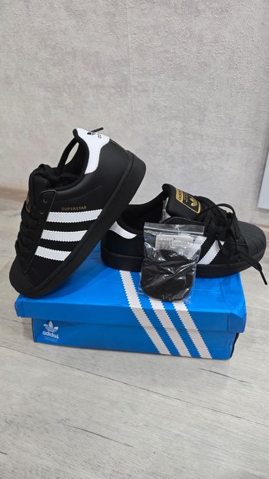 Продам кроссовки Superstar Adidas