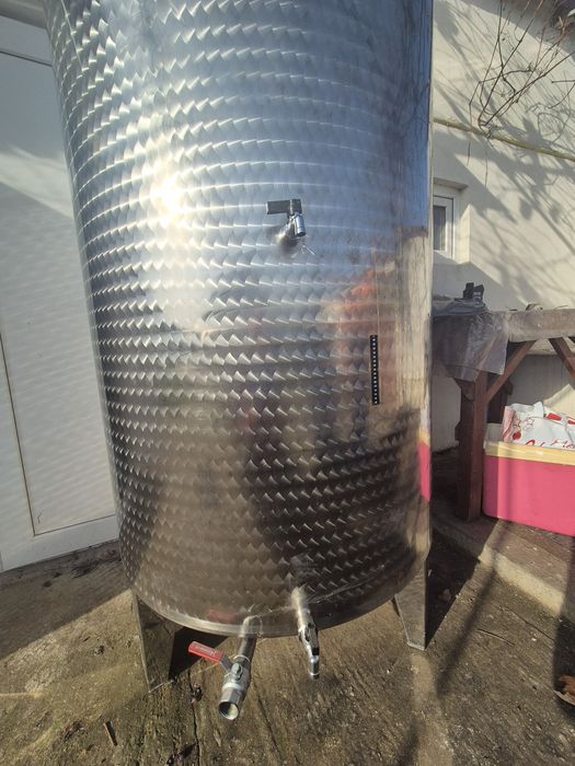 Vând tanc inox 1100l pentru industria alimentara. 4100 lei