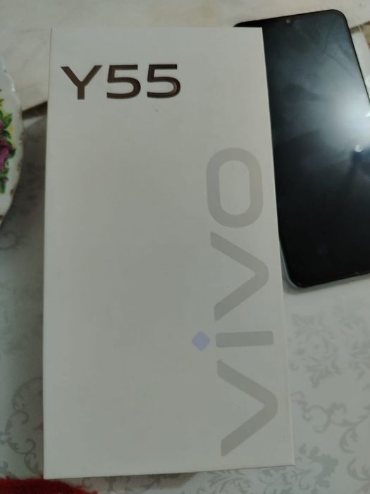 продается телефон виво Y55