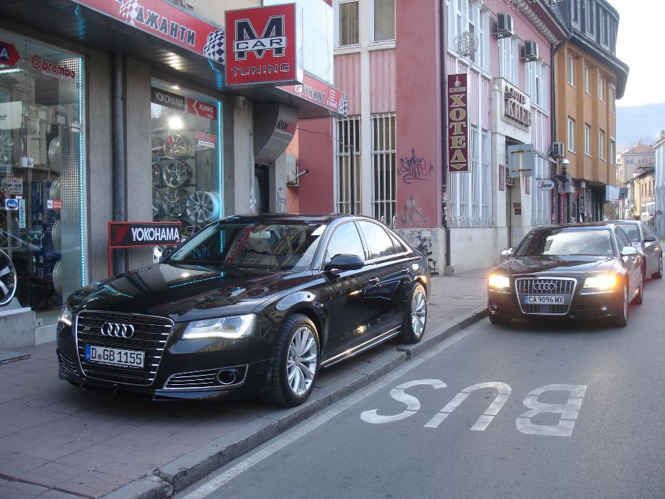Маска Audi A8 W12 D4 ( Черна пиано лак ) от 2009г. >