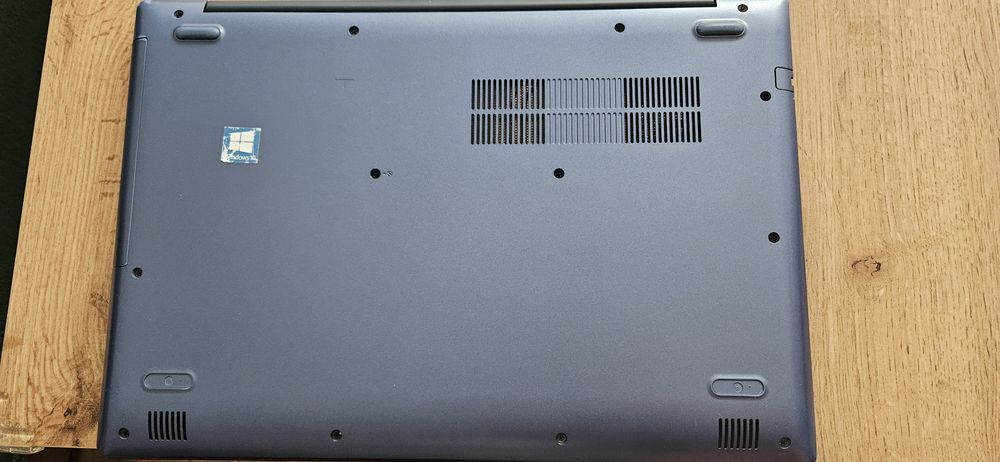 Лаптоп Lenovo с Windows 10