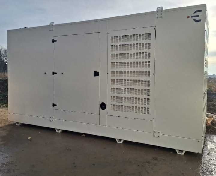Generator industrial Doosan 700 kVA 560 kW uz intensiv 5 ani garanție nou pe stoc