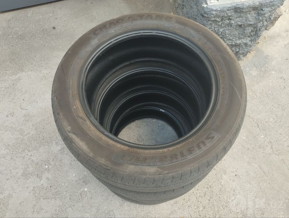 Комплект покрышек 215/60/R17 (в среднем состоянии)