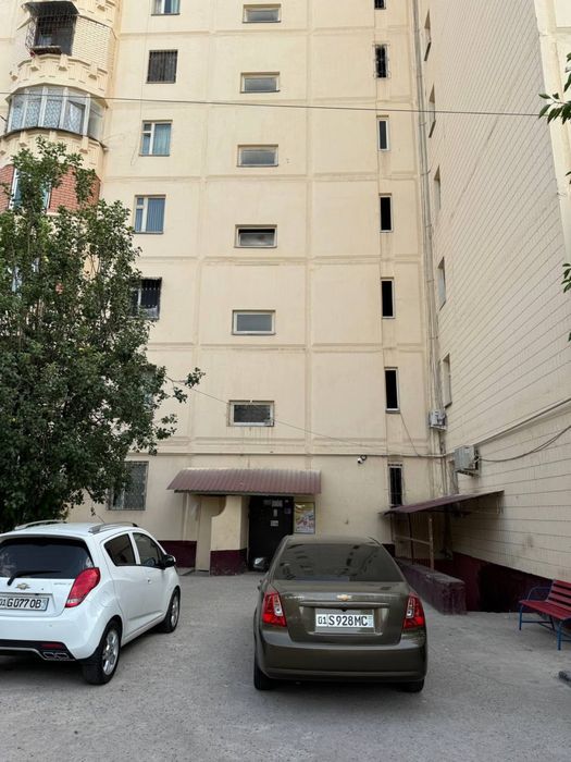 Arenda Qora tosh Inbazari oldida 2 xonali uy ijaraga beriladi