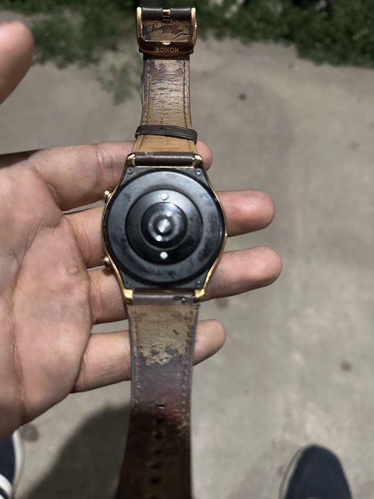 Продам смарт часы от компании honor