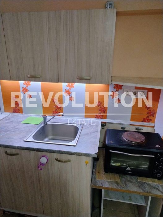 Дава се под наем Едностаен апартамент в Пловдив, Кършияка - 15 кв.м за 200 € - Снимка #1