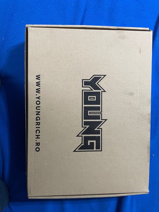 Bluză xs stă bine pe toată lumea dar cel mai bine pe tine cumpăr-o acum ca să nu fie prea târziu