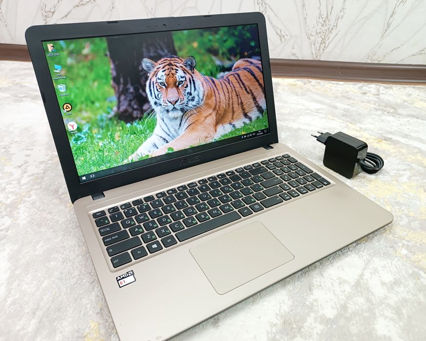 ASUS Ноутбук Windows 10, Microsoft office.