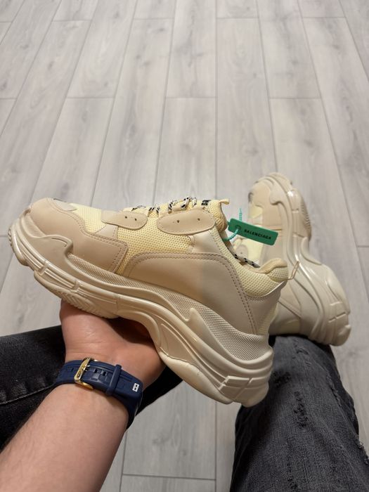Adidasi Unisex Balenciaga Triple S Crem!