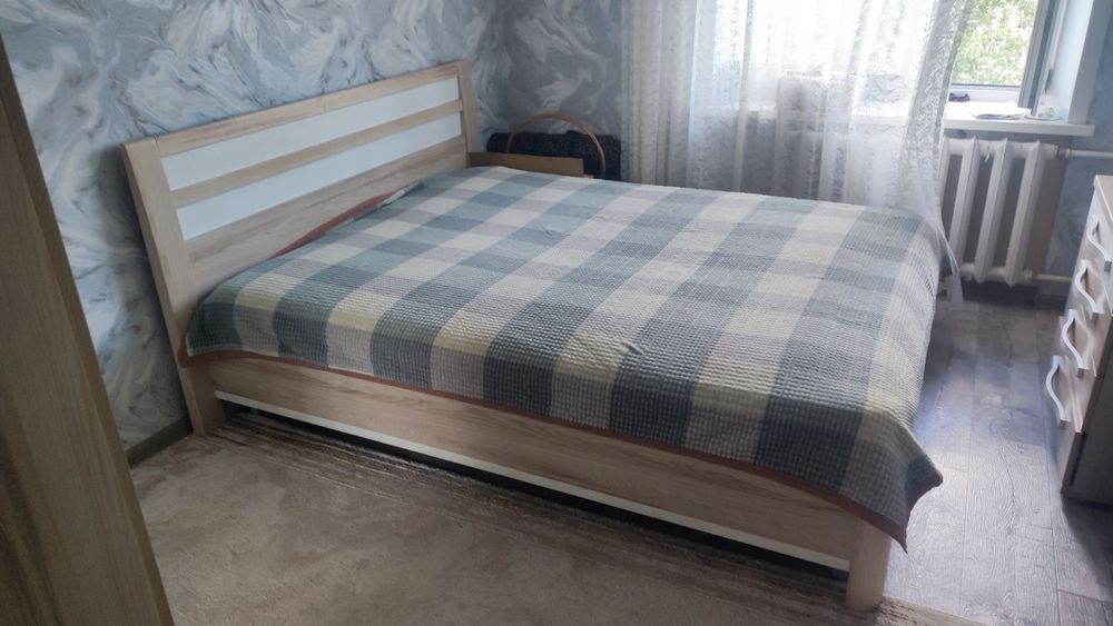 Продам кровать с комодом