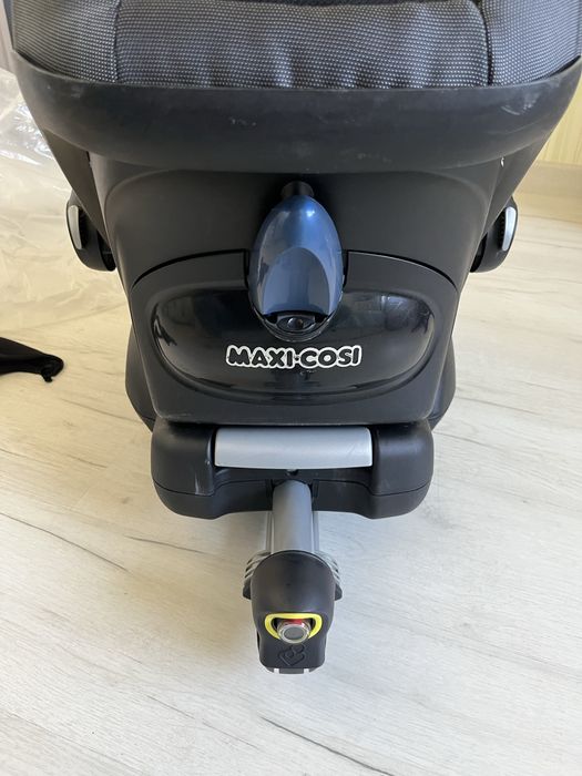 Maxi-Cosi CabrioFix + ISOFIX база EasyFix кошче за новородено– много запазено