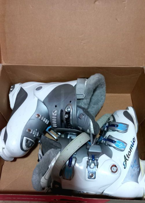 Clăpari ATOMIC pentru femei