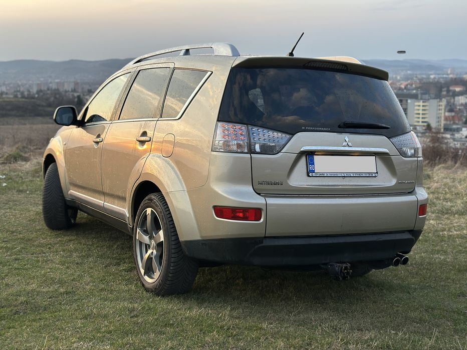 Mitsubishi Outlander 2.2 TD 4x4 – 7 locuri – Full opțiuni – 2009