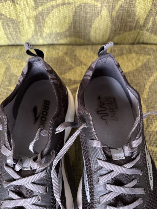 Маратонки Brooks и Mezuno