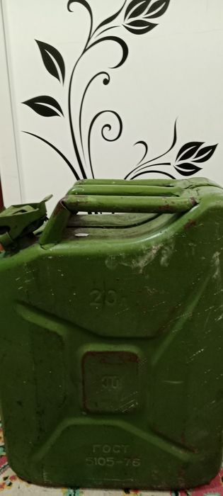 Продается канистра 20 литров