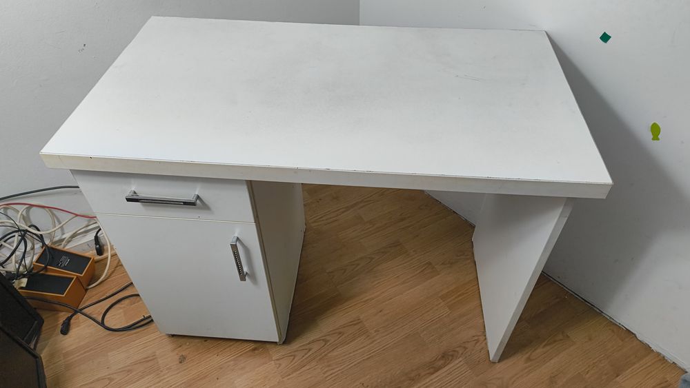 Birou alb tip Ikeea
