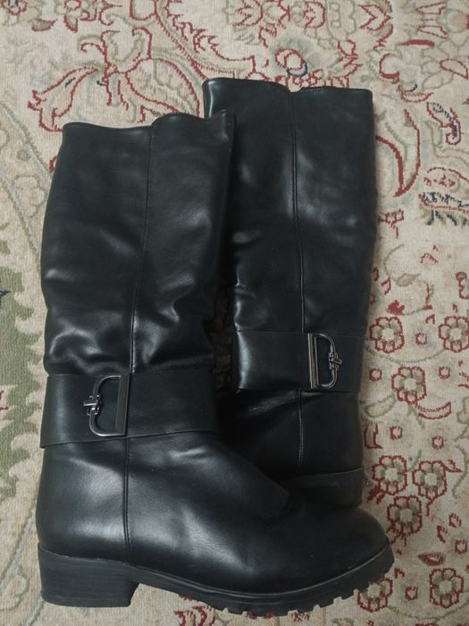 Новые кожаные сапоги