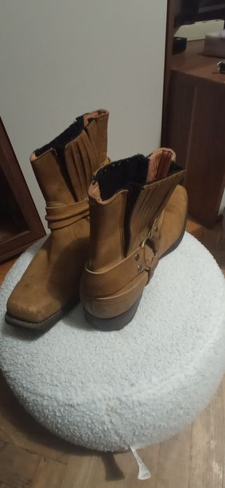 Мъжки ботуши от чист набук.