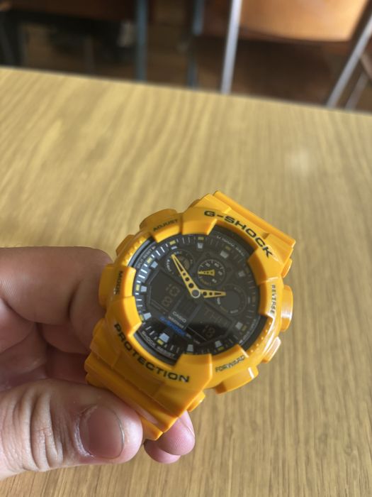 Цифров часовник G-Shock, Жълт
