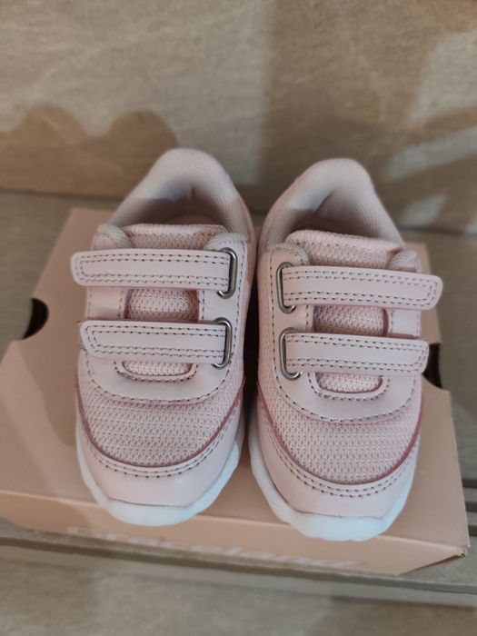 Adidasi  roz fetite !!!