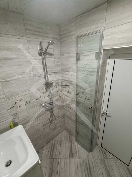 Дава се под наем Тристаен апартамент в София, Лозенец - 75 кв.м за 950 € - Снимка #12