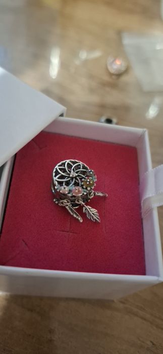 Продавам Обици,Талисмани и Пръстен!!