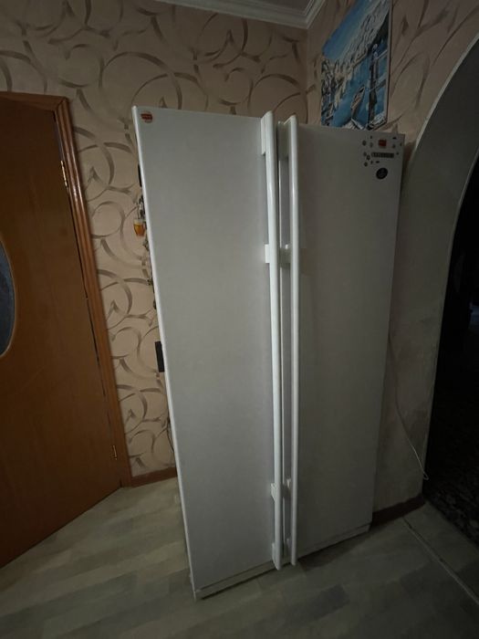 Двухдверный холодильник