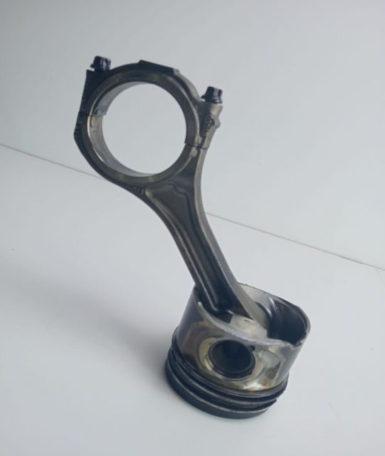 Piston cu biela  2.7 tdi  059ab Audi A6 4F/C6