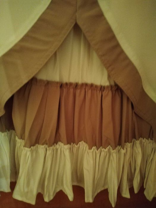 Fusta alba din bumbac, cu volănaș