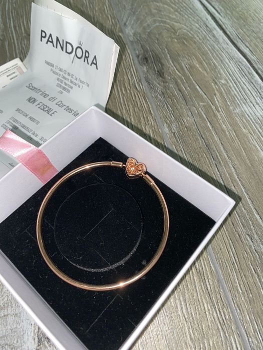 Vând brățară Pandora Moments Heart & Butterfly Bangle