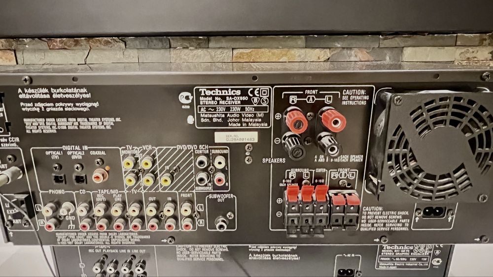 Vand linie Technics impecabila,telecomanda functionala inclusă.