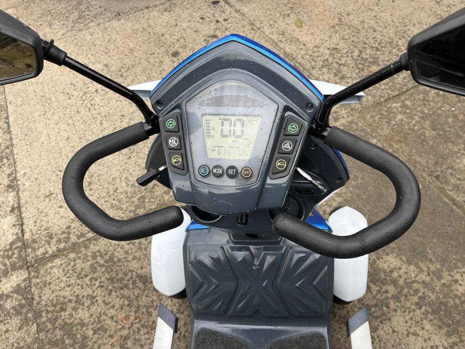 Scuter carut electric pentru persoane dizabilitati handicap batrani